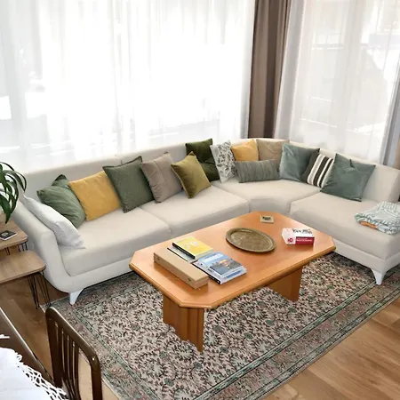 Ezra's In The Heart Of The City, Near Old Town Antalya