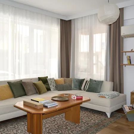 Ezra's In The Heart Of The City, Near Old Town *